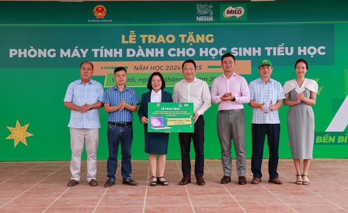 3939-nestle-milo-trao-may-tinh-cho-truong-vung-cao-da-dang-hoa-trai-nghiem-hoc-tap-212501-87-220532-1729576011.jpg