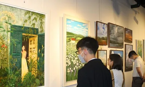 Triển lãm tranh Tìm về 2022: Thú vị các họa sĩ không chuyên cầm cọ