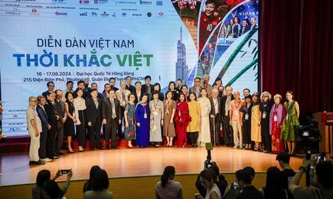 Khai mạc Diễn đàn "Việt Nam - Thời Khắc Việt"