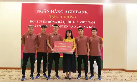 Agribank tặng thưởng 1 tỷ đồng cho Đội tuyển Bóng đá Quốc gia Việt Nam