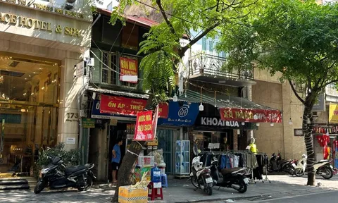 Kỳ lạ nhà đất trăm tỷ bất ngờ được rao bán rầm rộ giữa lúc thị trường bất động sản trầm lắng