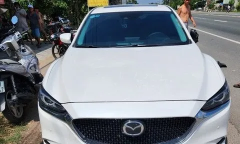 Bắt hai kẻ đi ô tô biển tứ quý 3333 đến cửa hàng điện thoại di động cướp tiền