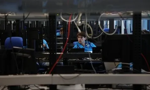 Apple tăng tốc tuyển dụng nhân viên AI