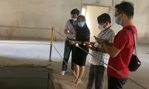 Xử lý nhiều ổ lăng quăng qua phản ánh của người dân trên ứng dụng điện thoại