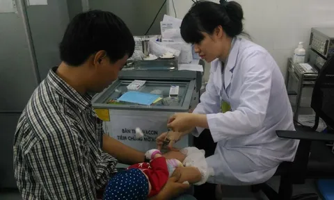 Tỷ lệ tiêm chủng mở rộng không đạt kế hoạch, cả nước đã hết vaccine 5 trong 1