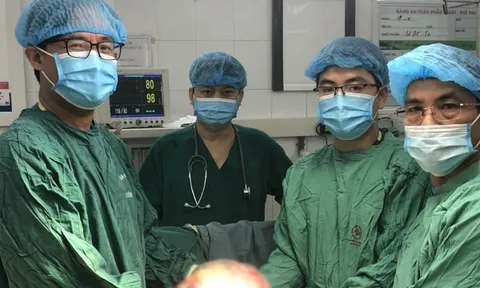 Tưởng béo bụng, người phụ nữ đi khám nhận kết quả bất ngờ