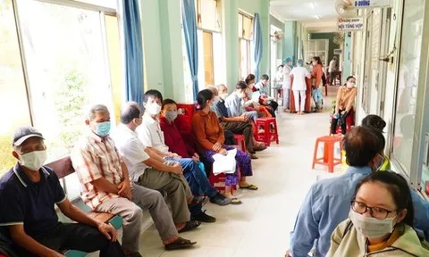 Nhiều bác sĩ bỏ bệnh viện công sang tư