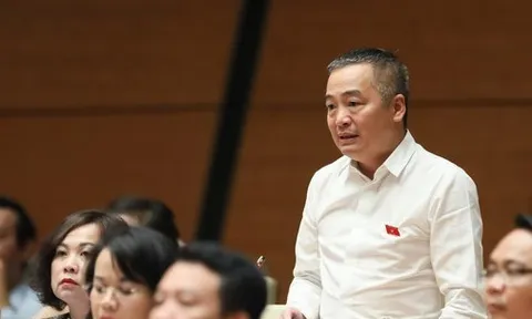 'Khám một bệnh nhân được 27.000 đồng mà còn trừ ngược, trừ xuôi'