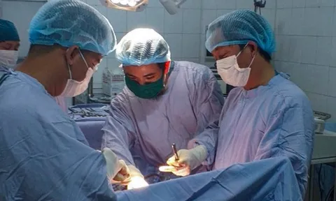 Lâm Đồng: Phẫu thuật thành công bệnh nhân bị thủng phổi và gan