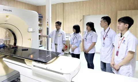 Xét tuyển ngành sức khỏe có môn Ngữ văn: Không phản khoa học nhưng tránh lạm dụng