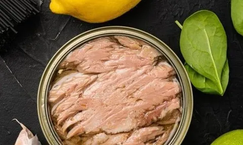 Có nên đun nóng thịt, cá hộp trước khi ăn để ngừa ngộ độc Botulinum?