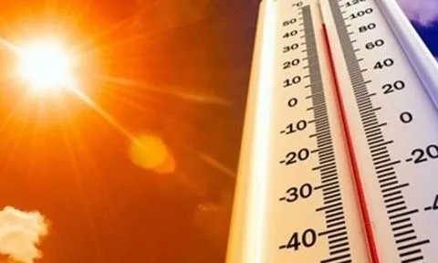 Nắng nóng đỉnh điểm: Trẻ bị say nắng, say nóng cần xử trí thế nào?