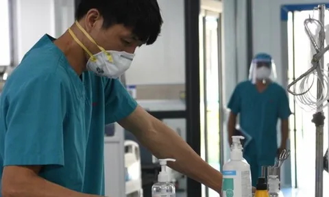 Dịch COVID-19 hôm nay: Ca mắc giảm, bệnh nhân nặng tăng