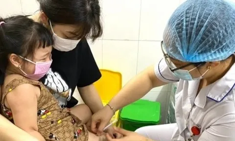 Bị trì hoãn tiêm chủng do thiếu vaccine, còn cách nào khác bảo vệ trẻ?