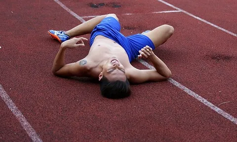 Sau khi chạy bộ 5km dưới trời nắng, nam thanh niên rơi vào hôn mê