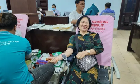 Cả gia đình ở TP HCM rủ nhau đi hiến máu