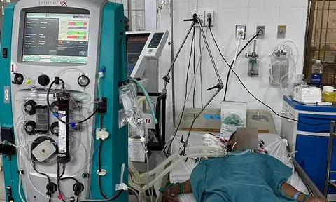 Người đàn ông tử vong nghi do ngộ độc rượu