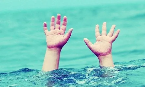 Nhiều trẻ đuối nước bị sơ cứu sai: BS Bệnh viện Nhi TƯ chỉ cách làm đúng