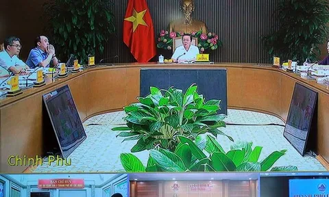 Cấp bách giải quyết việc thiếu vắc-xin tiêm miễn phí cho trẻ