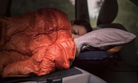 Ngủ trong xe ô tô không an toàn và nên nhớ những điều sau