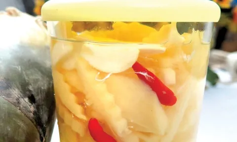 Chất kịch độc có trong nước ngâm măng chua và 5 lưu ý để né chất độc