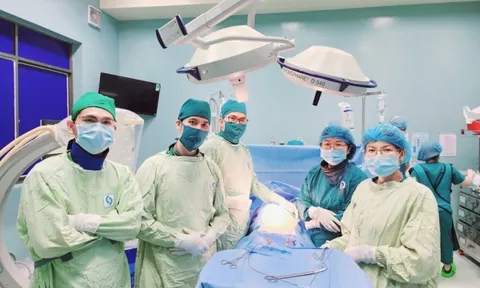 Cứu thai phụ bị bánh nhau xâm lấn xuyên tử cung