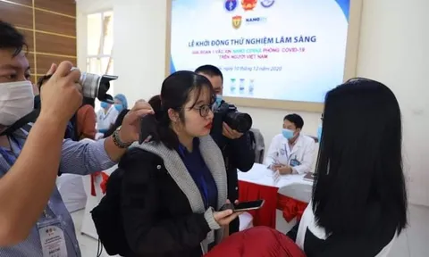 Khi phóng viên y tế dấn thân, thử nghiệm ‘vaccine nội’