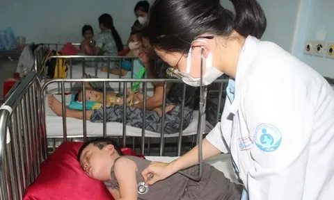 Nguy cơ bùng phát dịch tay chân miệng: TPHCM khẩn cấp ứng phó