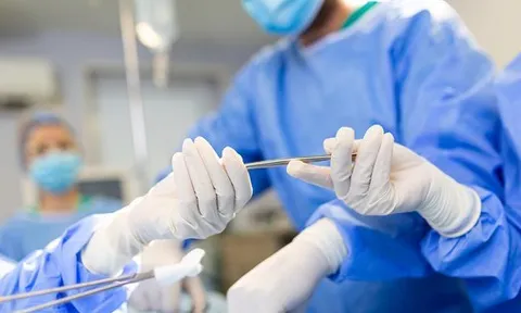 Người phụ nữ Hà Nội mắc ung thư với khối u cực lớn đè xẹp phổi nhưng không hề có dấu hiệu bất thường