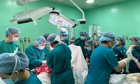 Cứu sống sản phụ ngưng tim, ngưng thở, vỡ tử cung