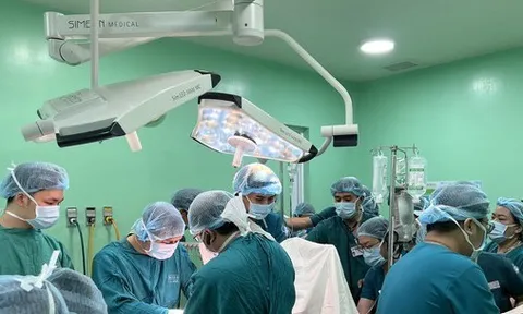 Thai phụ chết lâm sàng vì vỡ tử cung, phẫu thuật hút 3 lít máu từ ổ bụng