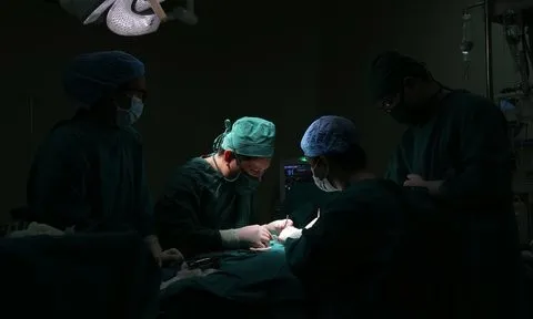 Hy hữu người đàn ông suýt mất vùng kín do tai nạn lao động