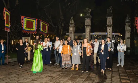 Lượng khách tham quan các di tích của Hà Nội tăng mạnh