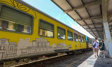 Tàu hỏa chặng Hà Nội-Hải Phòng hút khách du lịch