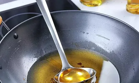 Tỷ bệnh nguy hiểm ‘rình rập’ khi bạn tái sử dụng dầu ăn