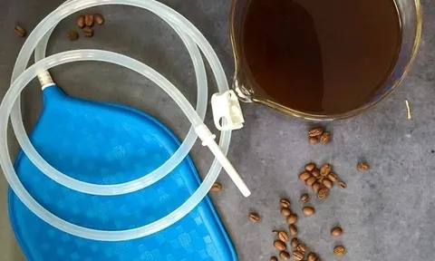 Thủng trực tràng do thải độc bằng phương pháp thụt tháo cà phê