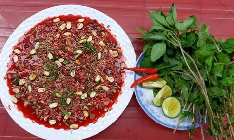 7 người ngộ độc nhập viện nghi do ăn tiết canh bò