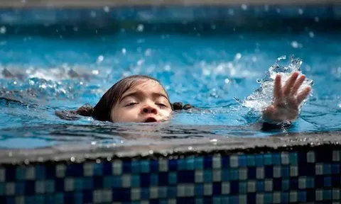 Cách sơ cứu khiến trẻ tử vong do đuối nước: Bác sĩ Bệnh viện Nhi "báo động đỏ"
