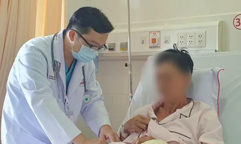 Ngã gục trên đường đi làm về, ngưng thở