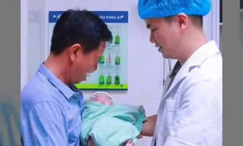 Bà ngoại 50 tuổi phát hiện mang thai tự nhiên ở tuần thứ 18