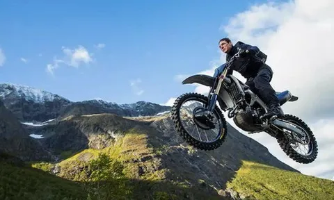 Những thói quen giúp Tom Cruise thực hiện được pha hành động không tưởng ở tuổi 61