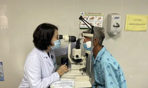 Bệnh viện Mắt TP HCM sẽ mổ thay thủy tinh thể cả ngày cuối tuần