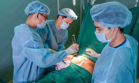 3 giờ phẫu thuật thành công cho người phụ nữ suýt hoại tử vì nâng cấp "vòng 3" từ một người quen