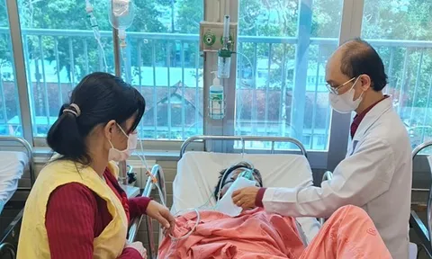 Vụ công nhân ngạt khí trong cống thoát nước tại TP HCM: Một trong bốn người bị suy hô hấp nặng