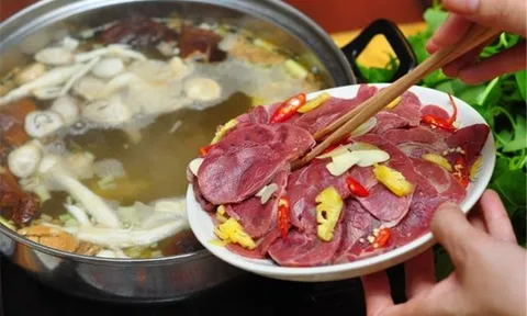 Ăn thịt bò tái, cô gái phát hiện “vật thể lạ” dài 6 mét trong cơ thể