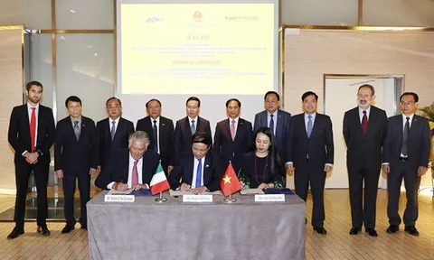 Chủ tịch nước chứng kiến ký kết đưa giải đua thuyền máy nhà nghề quốc tế tới Việt Nam