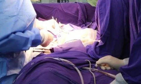 Sưng đau tinh hoàn đắp thuốc nam 1 tháng không đỡ, đi khám phát hiện ung thư