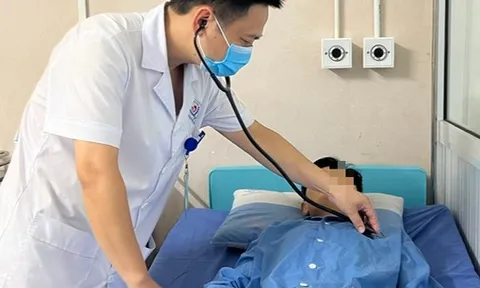 Nam thanh niên bị loét miệng, tổn thương thận sau một tuần đi chơi thác nước