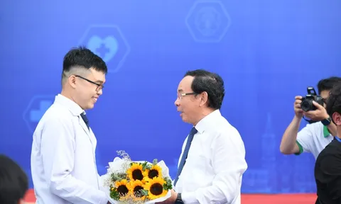 Lời nhắn nhủ của Bí thư Nguyễn Văn Nên đến các bác sĩ trẻ