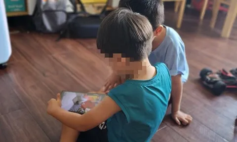 Đến lúc ngăn trẻ "nghiện" điện thoại thông minh!